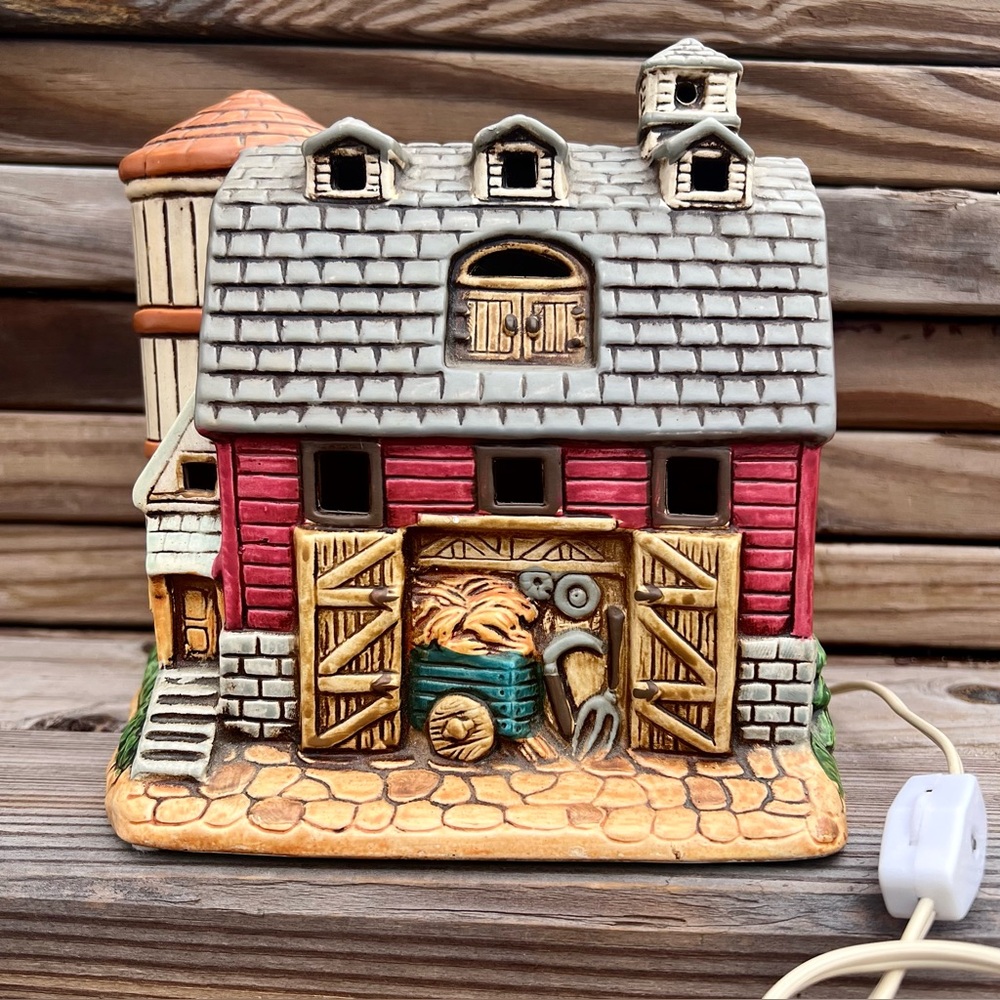 - Lefton Colonial Village Barn Figure! EUC!